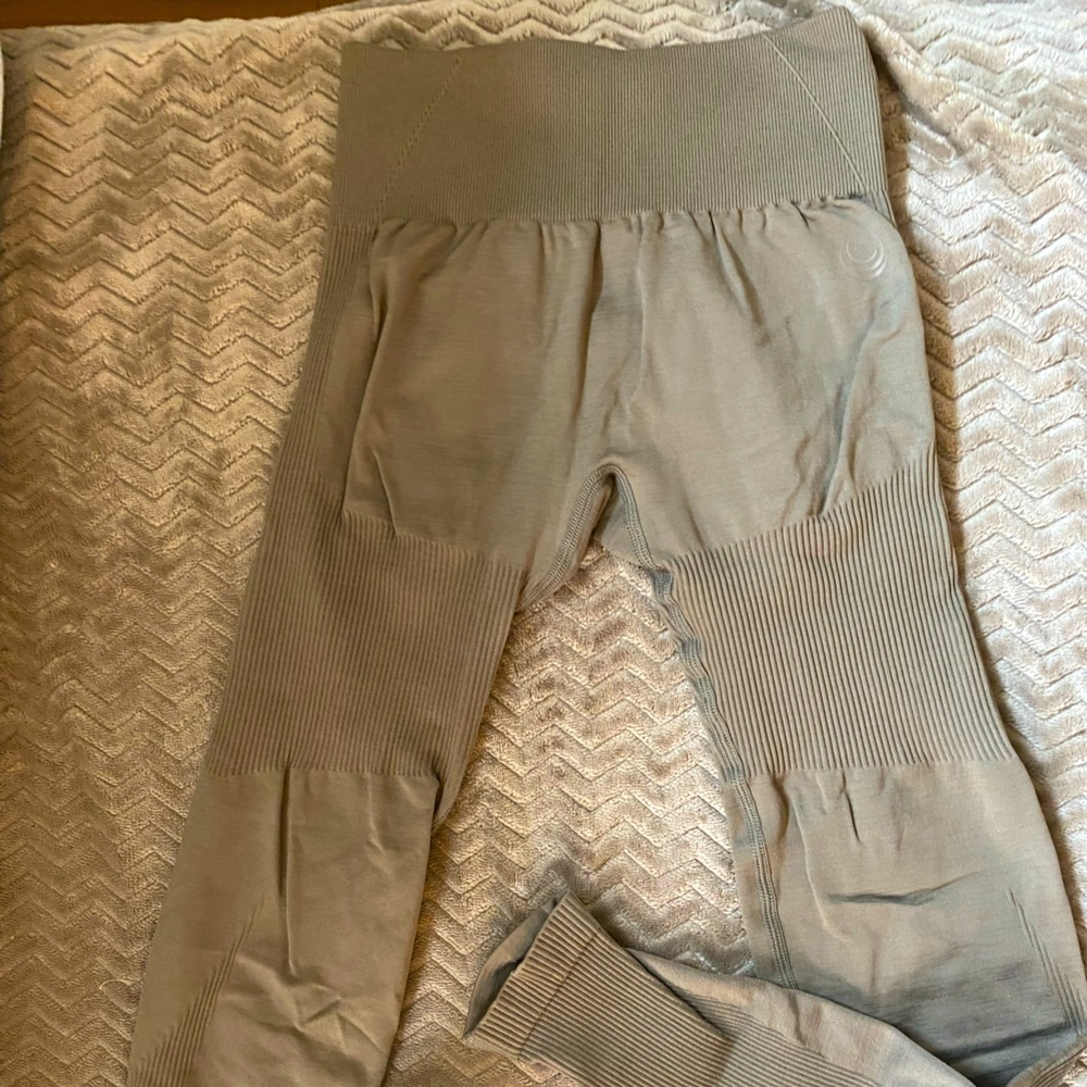 Seamless legging